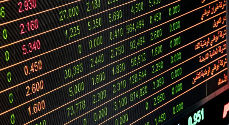ETFs vs Mutual Funds: What’s the Difference and Which Is Better?