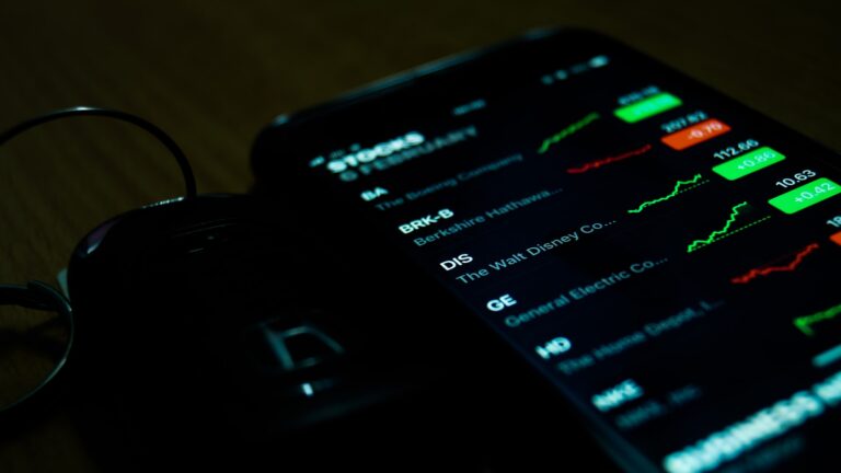 Beginner investor reviewing index funds, ETF options, and long-term portfolio growth
